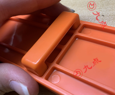 不發(fā)白不發(fā)脆的PVC塑料膠水,用九點柔軟性塑料膠水